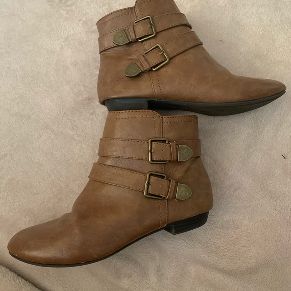 Express Shoes - Size 9 Brown Booties